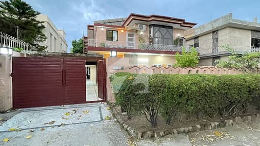 F. 8/1 Prime Location House 500 Sq. Yard Single Owner Cda Transfer Available For Sale