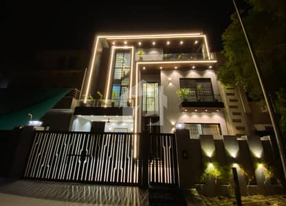 سٹی ہاؤسنگ سوسائٹی گوجرانوالہ میں 6 کمروں کا 10 مرلہ مکان 4.9 کروڑ میں برائے فروخت۔