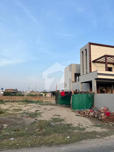 10 Marla Plot For Sale