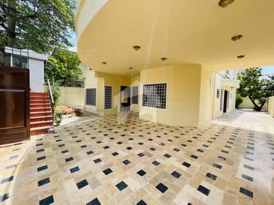 Beautiful house available for rent on prime location Beautiful house available for rent on prime location