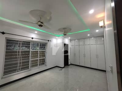 8 Marla New Condition House Available For Rent In Abubaker Block Proper Line Water Comes