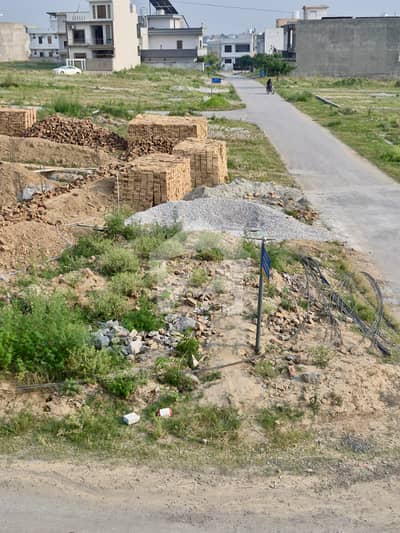 5 Marla Plot University Town Near M2 Toll Plaza | Corner Plot 5 Marla - Block E University Town