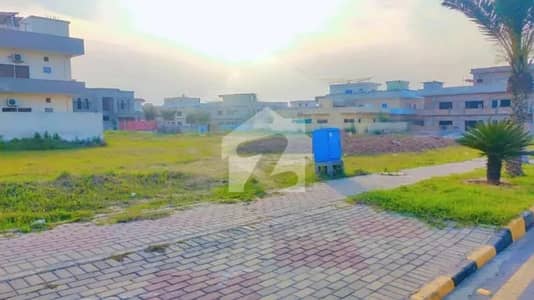 10 Marla Residential PLot For Sale | University Town islamabad