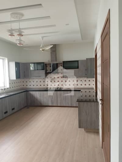 Luxury 1 Kanal Upper Portion | 4 Bed | Prime Location DHA Phase 2