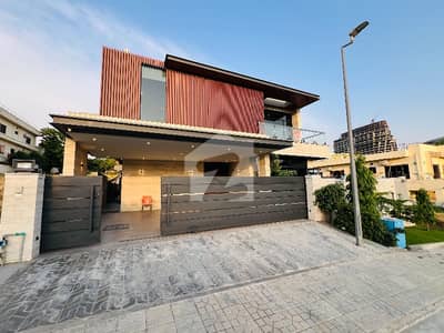 Three Story 7 Bedroom House with Beautiful Location.