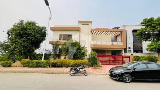 Triple Storey 1 Kanal House Available In Bahria Town Phase 8 - Block H For Sale
