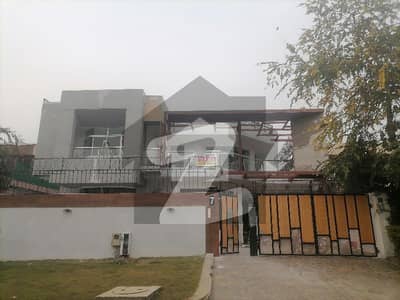 In F-7 600 Square Yards House For rent
