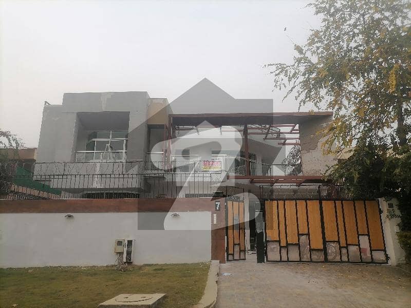 In F-7 600 Square Yards House For rent In F-7 600 Square Yards House For rent
