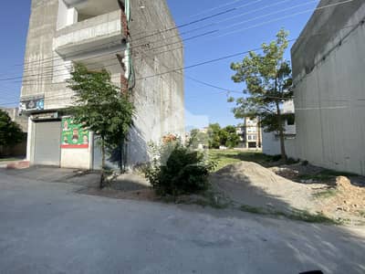 جوہر ٹاؤن فیز 2 جوہر ٹاؤن,لاہور میں 7 مرلہ کمرشل پلاٹ 2.5 کروڑ میں برائے فروخت۔