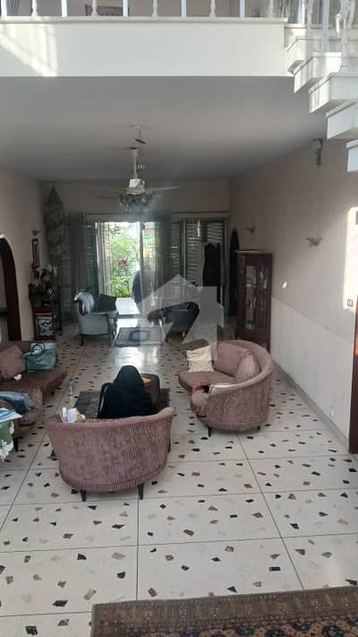 BUNGALOW FOR SALE NEAR KARACHI NATIONAL STADIUM