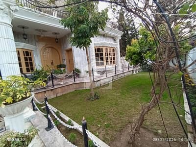F10 Prime Location Corner 666 Sy House Very Solid quality Wood Works