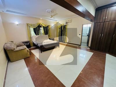 Luxury House For Sell Near To Jheel Park.