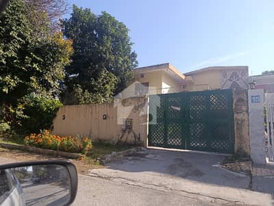 F 6 House Available 40*100 On Beautiful Location Near Markaz.