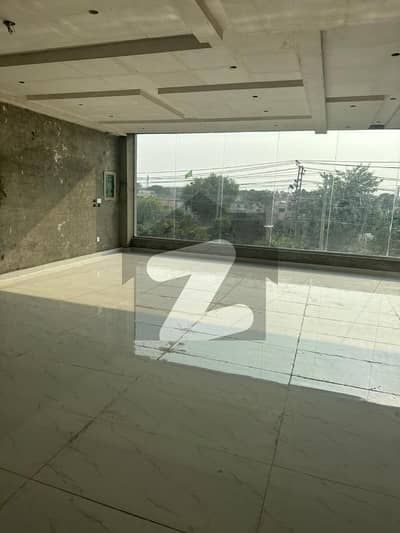 BRAND NEW OFFICE/HALL, M/F WASHROOMS, KITCHEN, VAST PARKING, VERY HOT LOCATION