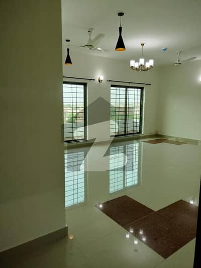 10 MARLA 3 BEDROOM FLAT AVAILBLE FOR RENT IN ASKARI 11 LAHORE