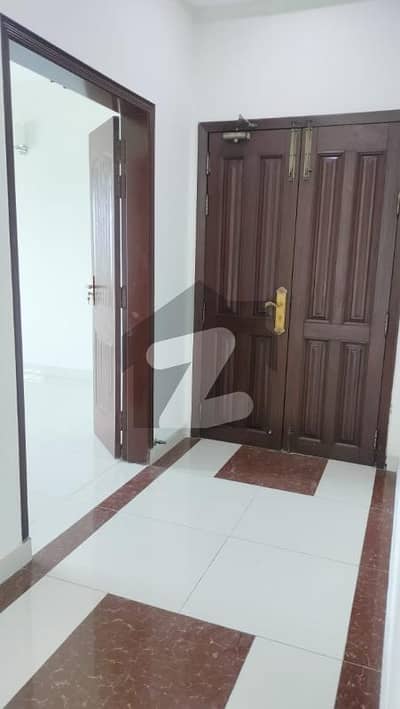 10 MARLA 3 BEDROOM FLAT AVAILBLE FOR SALE IN ASKARI 11 LAHORE