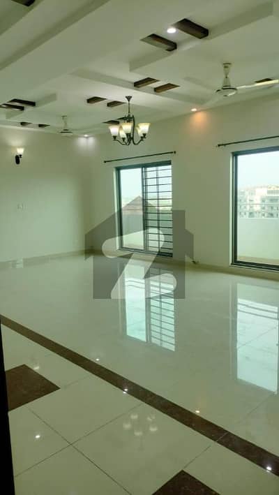 10 MARLA 3 BEDROOM FLAT AVAILBLE FOR SALE IN ASKARI 11 LAHORE