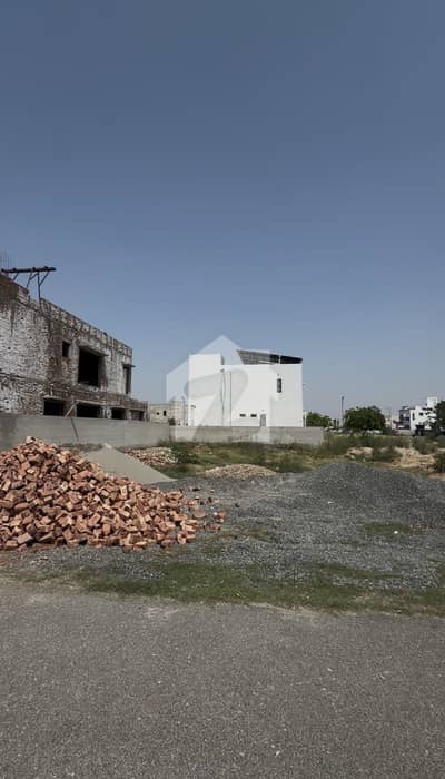 1 Kanal Prime Location Plot in Surrounding of Houses Ideal for Construction or investment