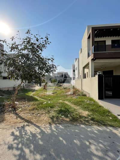 10 Marla Ideal Location Plot in U Block 10 Marla Ideal Location Plot in U Block