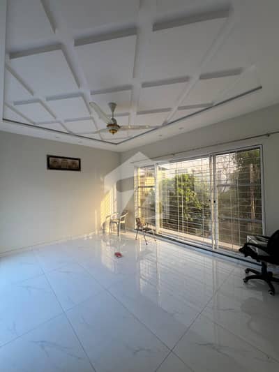 1 Kanal Upper Portion Available For Rent