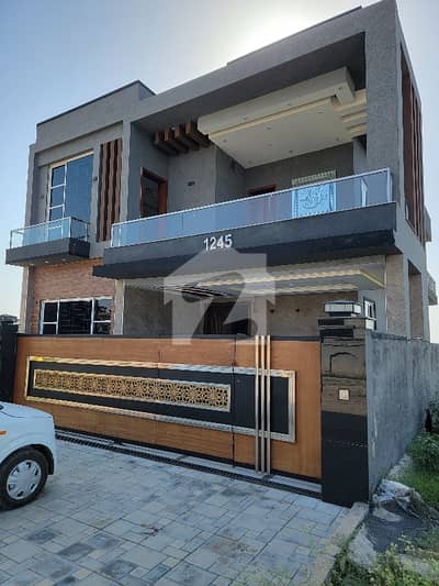 10 Marla House In Stunning Bahria Town Phase 8 - Block L Is Available For sale