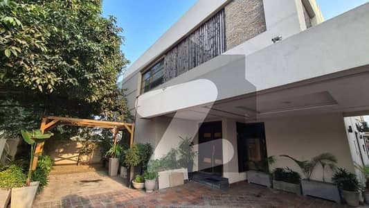One Kanal Used Modern Design Owner Build House For Sale At Prime Location Of DHA Lahore Near To Park Masjid & Commercial Market.