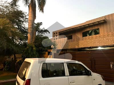 One Kanal Used Modern Design Owner Build Bungalow For Sale At Prime Location Of DHA Lahore Near To Park Masjid & Commercial Market.
