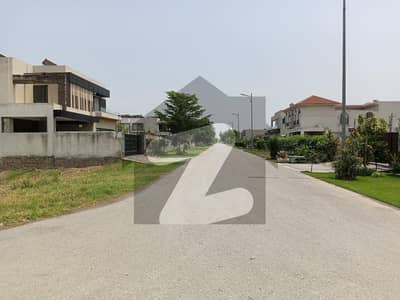 Kanal Plot no : Y 2900 db Pole Clear near to Park Kanal Plot no : Y 2900 db Pole Clear near to Park