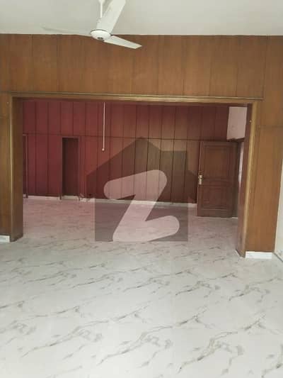 نیو مسلم ٹاؤن - بلاک اے نیو مسلم ٹاؤن,لاہور میں 8 کمروں کا 2 کنال مکان 9.0 لاکھ میں کرایہ پر دستیاب ہے۔