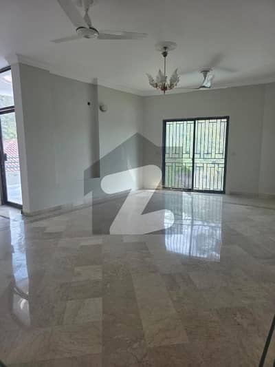 ایف ۔ 8 اسلام آباد میں 3 کمروں کا 1 کنال بالائی پورشن 3.25 لاکھ میں کرایہ پر دستیاب ہے۔