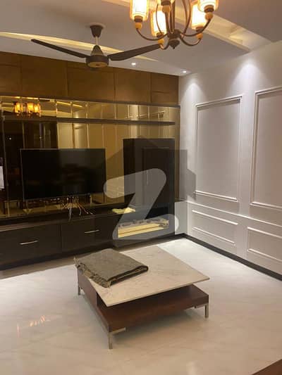 ڈی ایچ اے فیز 6 ڈیفنس (ڈی ایچ اے),لاہور میں 4 کمروں کا 10 مرلہ مکان 5.95 کروڑ میں برائے فروخت۔