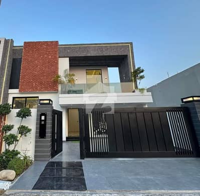 10 Marla 5 Beds Magnificent Bungalow For Rent 10 Marla 5 Beds Magnificent Bungalow For Rent