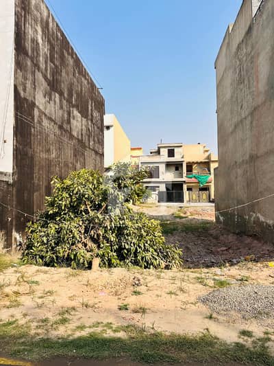Prime 5 Marla Plot For Sale In Park View City, Lahore