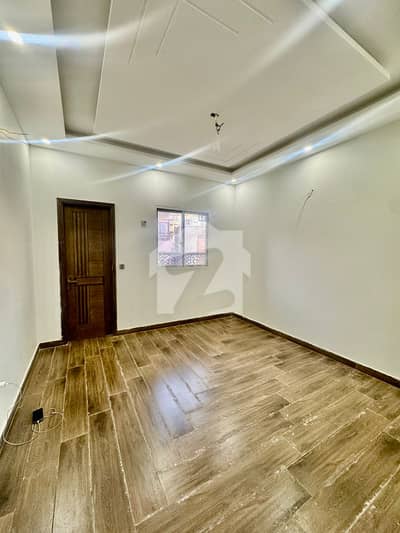 Prime Location 200 Sqyd Top notch, Upper Portion Available for sale , in Gulshan e Iqbal Block 13/D2