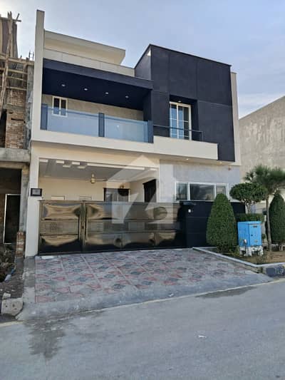 Luxury 8 Marla Double Storey House Executive Block, Faisal Hills 5 Bed + Servant Room