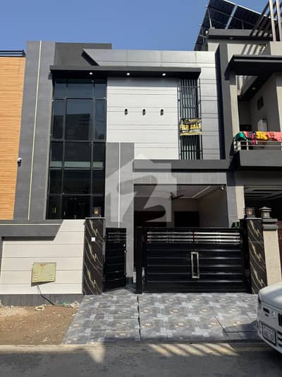5 Marla Ultra Modern House Avaliable For Sale In Lake City