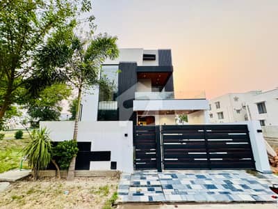 10 Marla House Available For Sale In Lake City