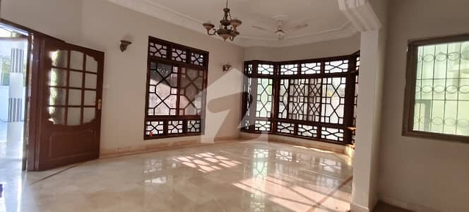West Open 550 Square Yards 5-Bed House Green Belt Facing Very Reasonable Price West Open 550 Square Yards 5-Bed House Green Belt Facing Very Reasonable Price