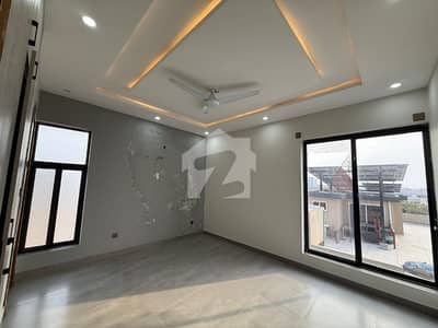 10 Marla Designer Upper Portion Ground Portion Locked For Rent