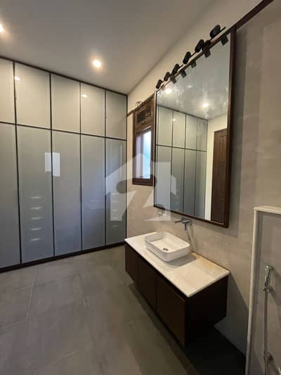 CHANCE DEAL BRAND NEW 1000 YARDS HOUSE AVAILABLE FOR SALE IN DHA 7