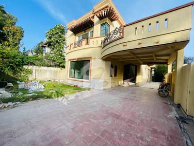 Beautiful house available for rent on prime location
