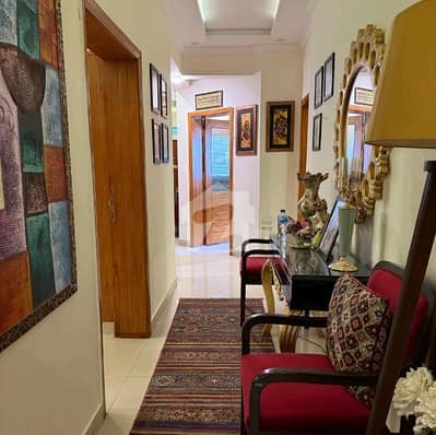A Spacious 3000 Square Feet Flat In F-11