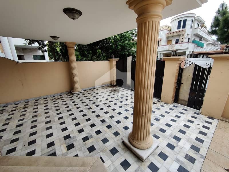 20 Marla House In F-11 Is Available For rent 20 Marla House In F-11 Is Available For rent