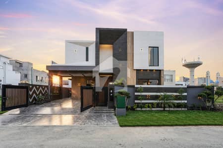 Discover This Beautiful 10 Marla House For Rent In DHA Phase 7 Close To Park & Market