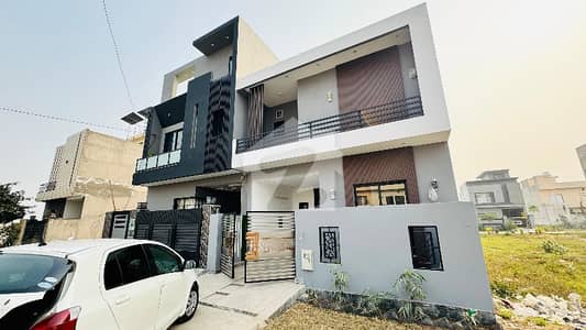 5 MARLA MODRAN BRAND NEW HOUSE BANKER AVENUE PRIME LOCATION 5 MARLA MODRAN BRAND NEW HOUSE BANKER AVENUE PRIME LOCATION