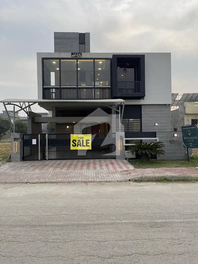 10 Marla Ultra Modern House With Glass Elevation For Sale