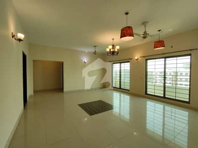 Stunning Location 10 Marla 3 Bed Flat On 2nd Floor For Sale In Askari 11 Lahore