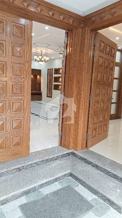 10 Marla House Available For Rent in Bahria Town