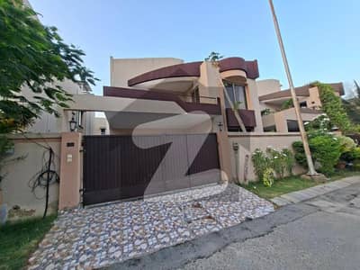 نیوی ہاؤسنگ سکیم کارساز کراچی میں 5 کمروں کا 14 مرلہ مکان 3.8 لاکھ میں کرایہ پر دستیاب ہے۔