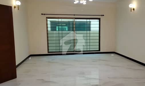 Chance Deal Next To Corner Luxurious Beautiful House 300 Square Yards For Sale Chance Deal Next To Corner Luxurious Beautiful House 300 Square Yards For Sale